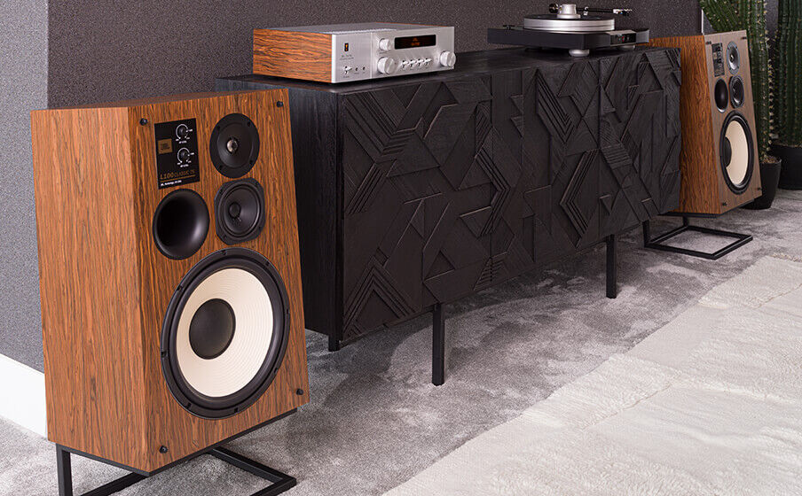 L100 Classic 75 Retro design with iconic JBL styling and vintage Quadrex foam grille. - Image