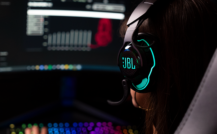 JBL Quantum 910 Wireless Få konkurrensfördelar med JBL QuantumSPATIAL 360™ på din konsol - Image