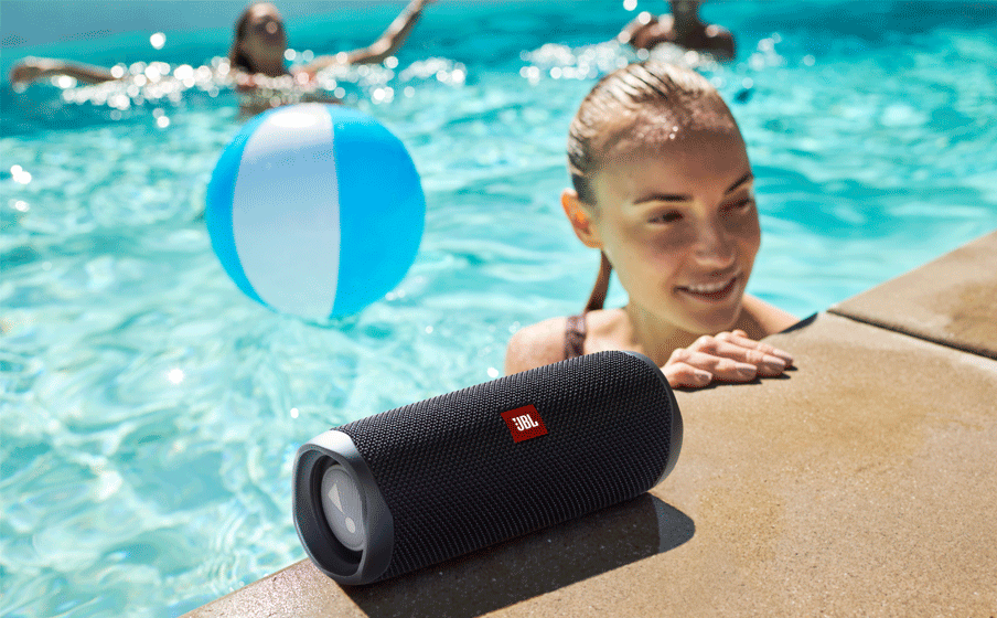 JBL Flip 5 Den är vattentålig enligt IPX7 – du kan njuta av musiken vid vattnet - Image
