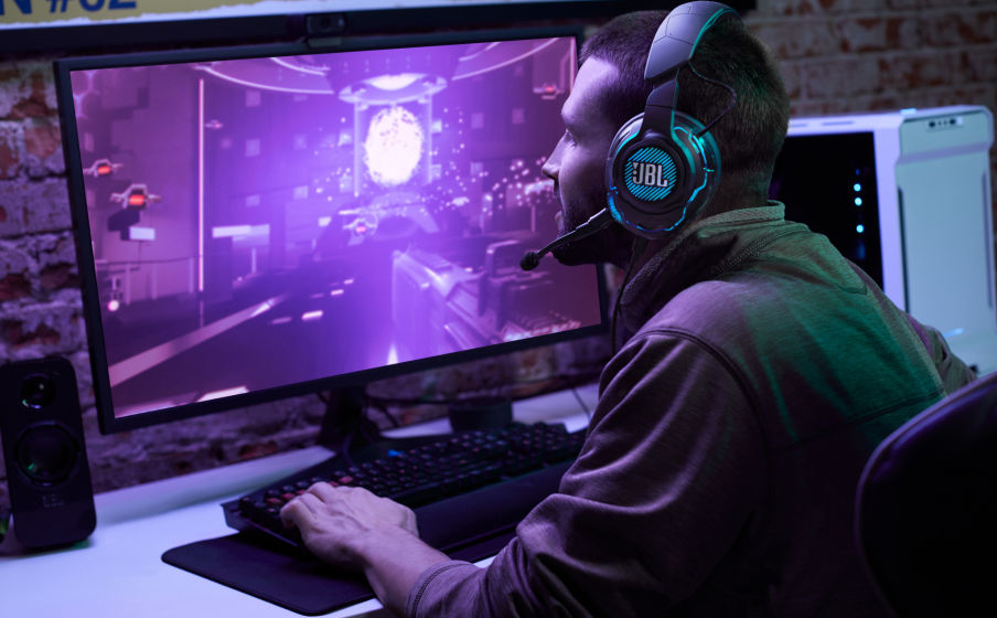 JBL Quantum ONE Få en professionell fördel genom JBL QuantumSPHERE 360™ med förbättrad headtracking - Image